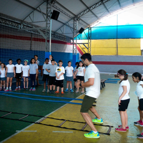 Aula de Educação Física ministrada por pai