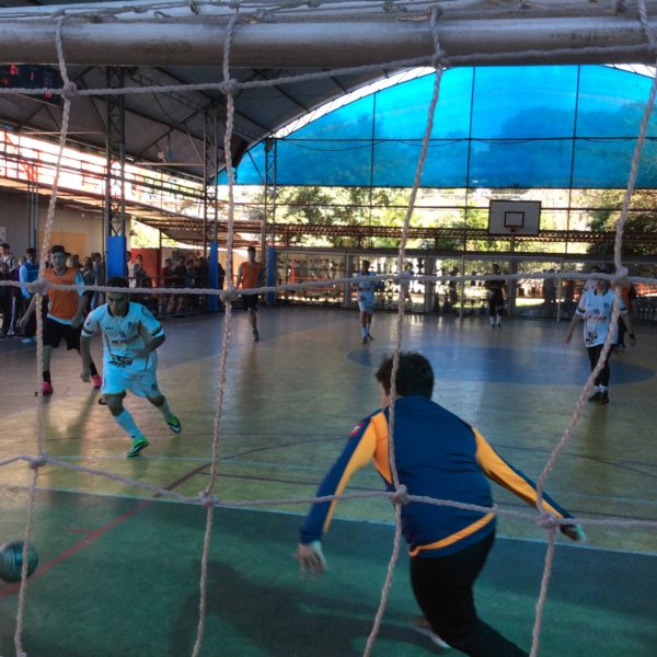 Interclasses torneio de Futsal do Fundamental e Médio agita as redes da quadra do Certus