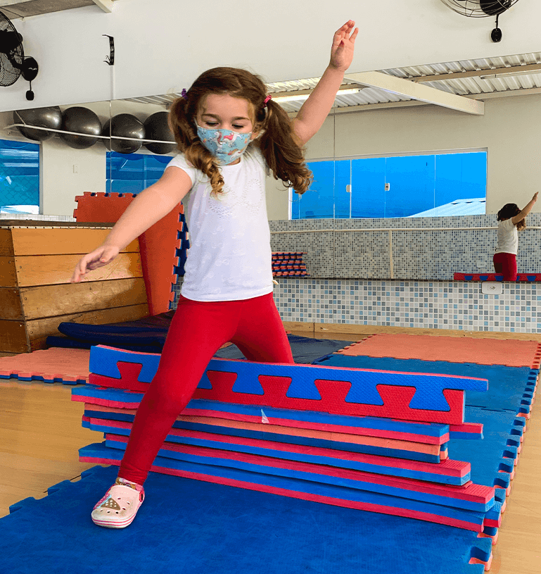 Educação física na educação Infantil - novos sentidos aos movimentos através do brincar